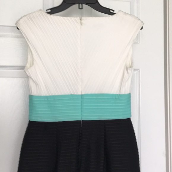 Like New Dress - Picture 3 of 3